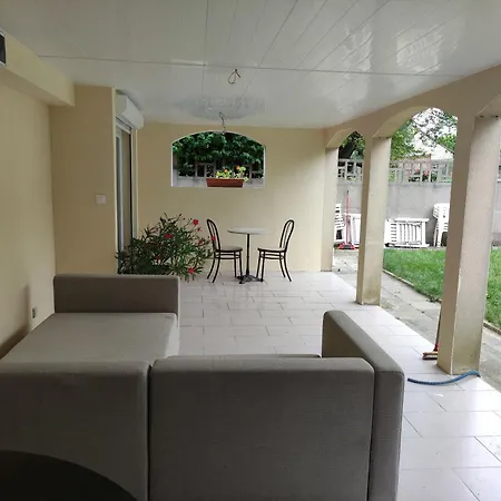 Deux Pieces Calme Sur Jardin Apartment Valenton Exterior photo