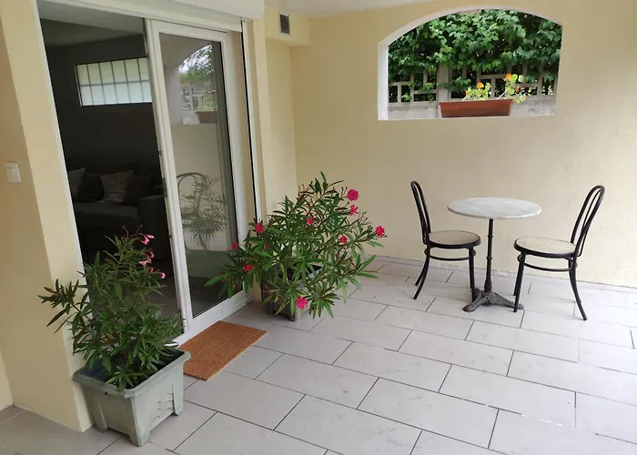 Deux Pieces Calme Sur Jardin