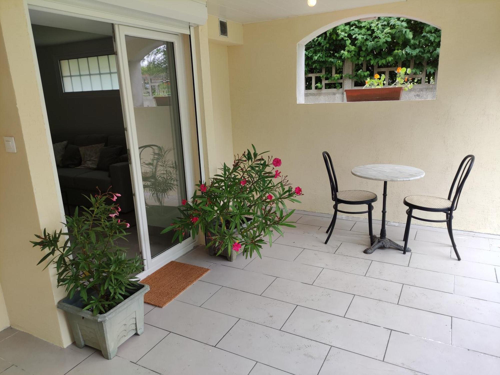 Deux Pieces Calme Sur Jardin Apartment Valenton